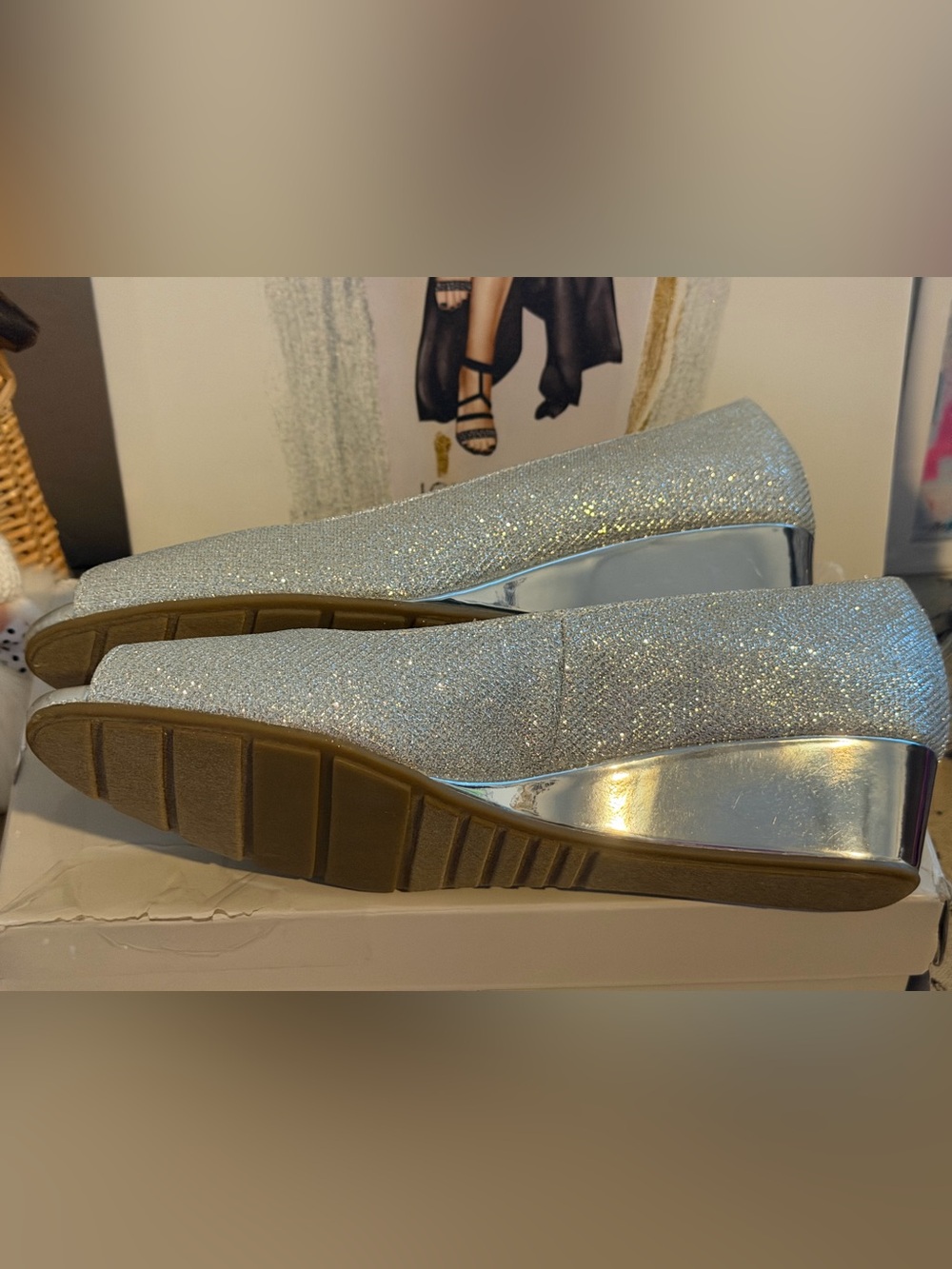 NWT Bandolino Women’s Silver Sparkle Peep-Toe Wedges - Picture 5 of 6